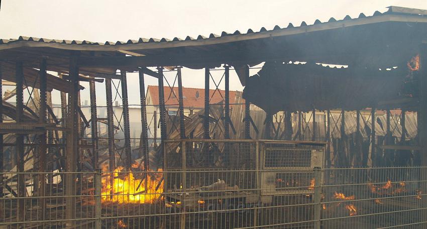 Grossbrand Holzlager Siegburg Industriestr P223.JPG